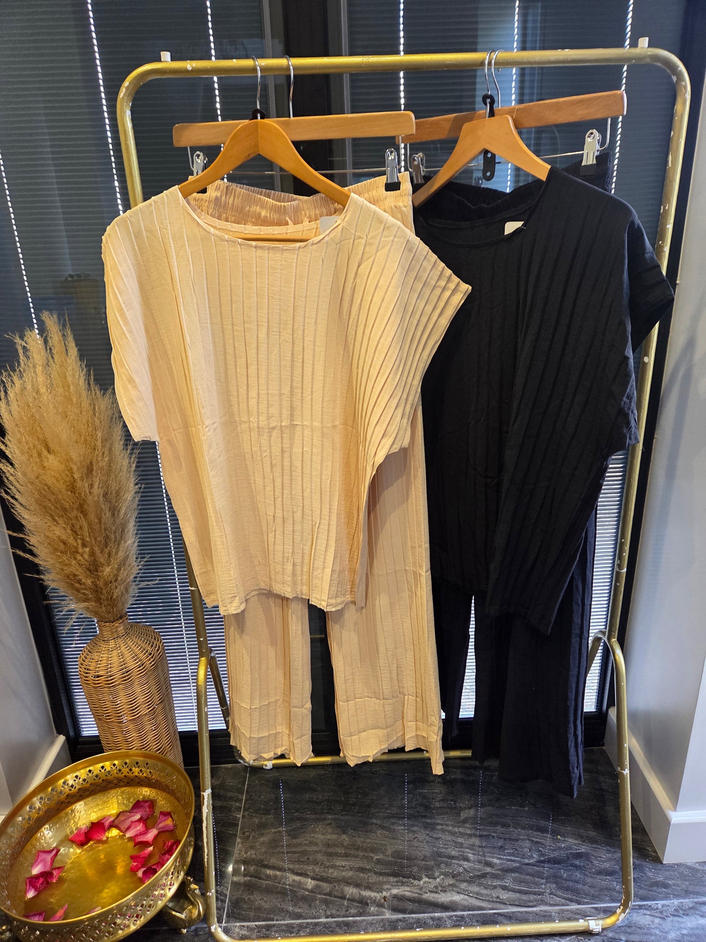 PLEATED COORD BLACK