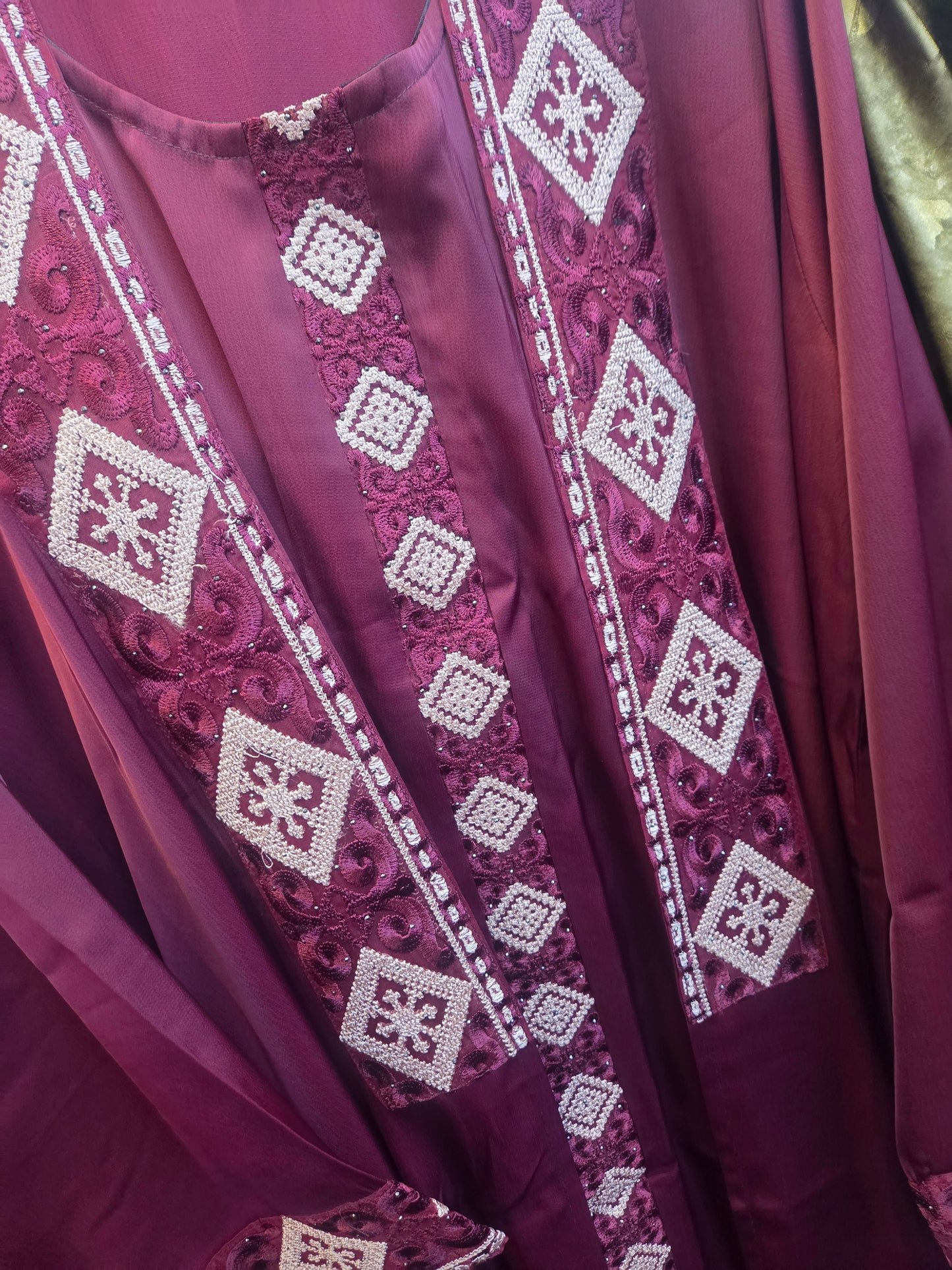 MAROON WHITE EMBROIDERY ABAYAH
